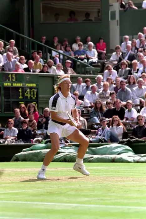 Framed Print : Wimbledon Tennis. Catarina Lindqvist v. Martina Navratilova. July 1991 91-4178-037 Framed Print : Wimbledon Tennis. Catarina Lindqvist v. Martina Navratilova. July 1991 91-4178-037