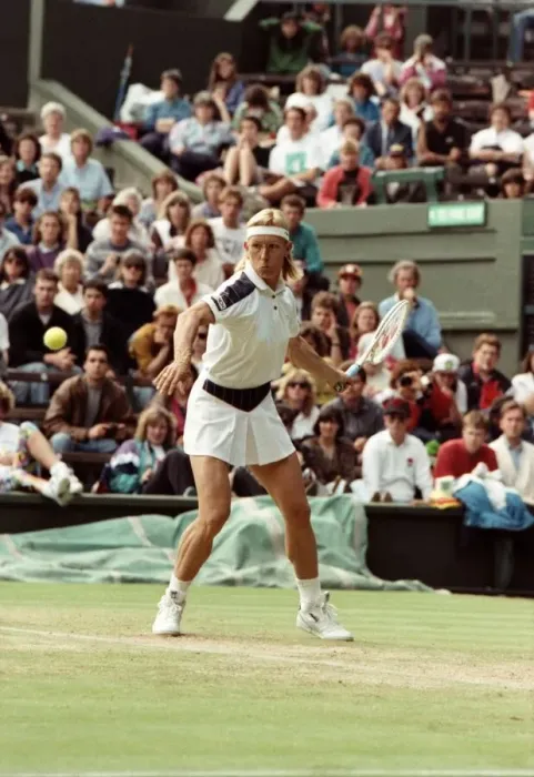 Framed Print : Wimbledon Tennis. Catarina Lindqvist v. Martina Navratilova. July 1991 91-4178-021