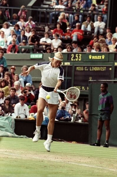 Wimbledon Tennis. Catarina Lindqvist v. Martina Navratilova. July 1991 91-4178-014