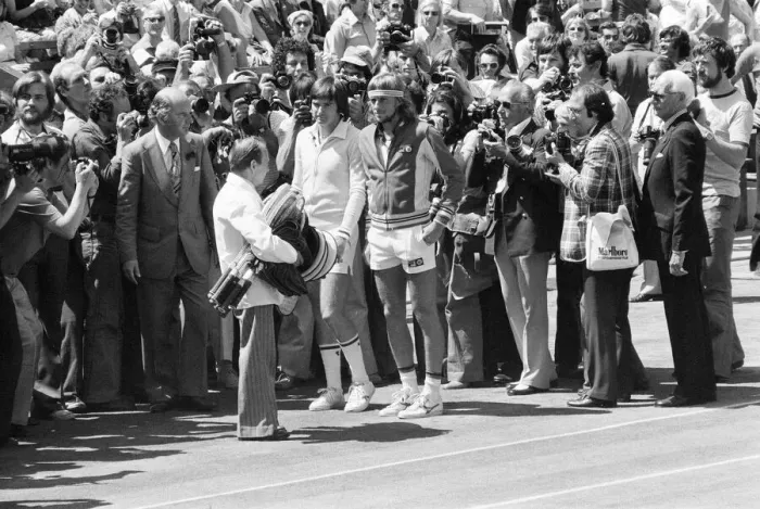 Framed Print : Wimbledon Tennis Championships 1977, Mens Final, Centre Court, Wimbledon Framed Print : Wimbledon Tennis Championships 1977, Mens Final, Centre Court, Wimbledon