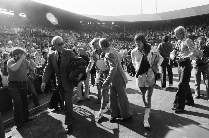 Framed Print : Wimbledon Tennis Championships 1977, Mens Final, Centre Court, Wimbledon Framed Print : Wimbledon Tennis Championships 1977, Mens Final, Centre Court, Wimbledon