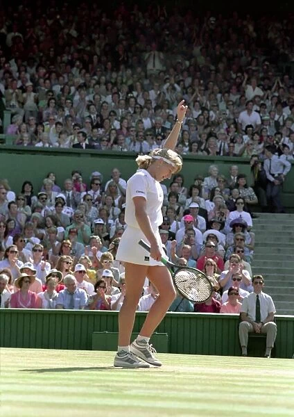 Wimbledon Tennis Championships. Steffi Graf v. Gabriella Sabatini. July 1991 91-4293-039