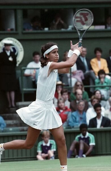 Wimbledon Tennis. Graf v. Fernandez. June 1988 88-3442-019