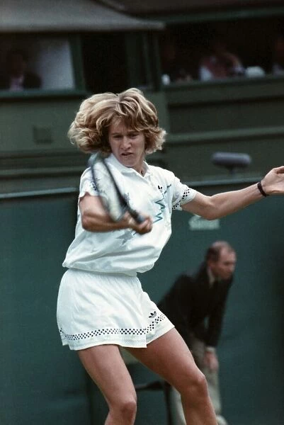 Wimbledon Tennis. Graf v. Fernandez. June 1988 88-3442-018