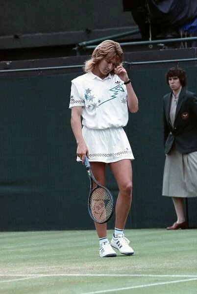 Wimbledon Tennis. Graf v. Fernandez. June 1988 88-3442