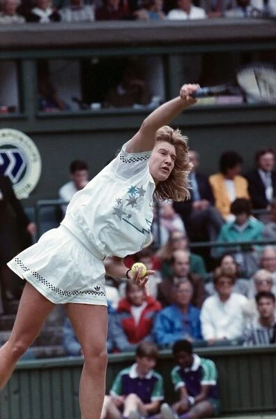 Wimbledon Tennis. Graf v. Fernandez. June 1988 88-3442-013