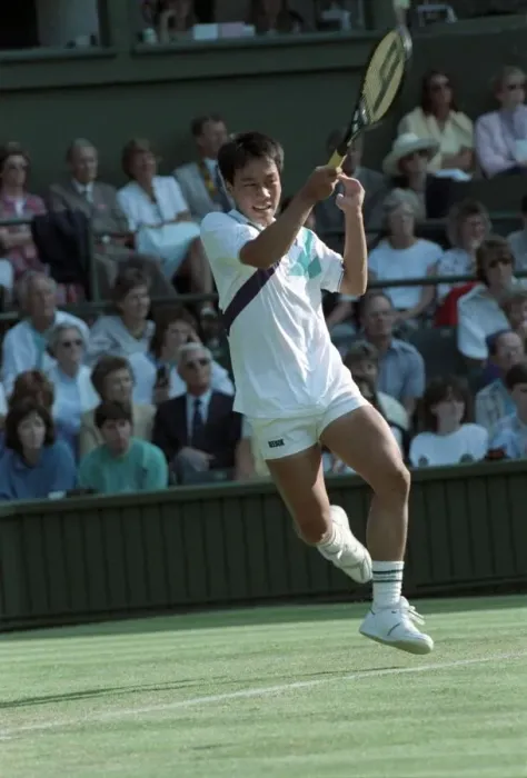 Framed Print : Wimbledon Tennis. Henri Leconte v. Michael Chang. June 1988 88-3353-022 Framed Print : Wimbledon Tennis. Henri Leconte v. Michael Chang. June 1988 88-3353-022