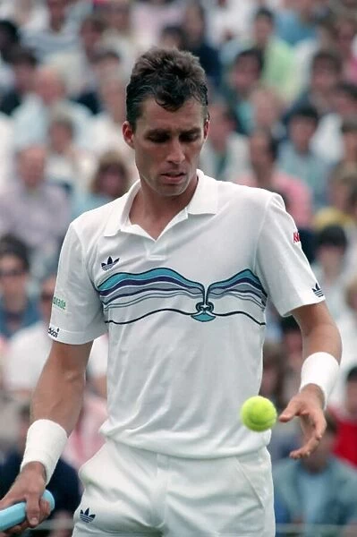 Wimbledon Tennis. Ivan Lendl v. Michiel Schapers. June 1988 88-3397-031