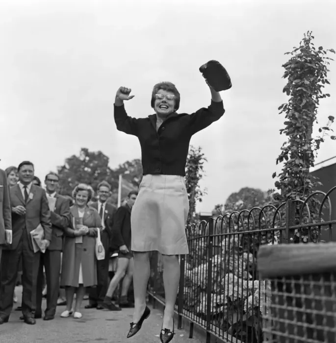 Framed Print : Wimbledon Tennis, Ladies day. Pictured, Billie Jean Moffitt (later King)