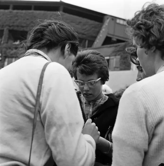 Framed Print : Wimbledon Tennis, Ladies day. Pictured, Billie Jean Moffitt (later King) Framed Print : Wimbledon Tennis, Ladies day. Pictured, Billie Jean Moffitt (later King)