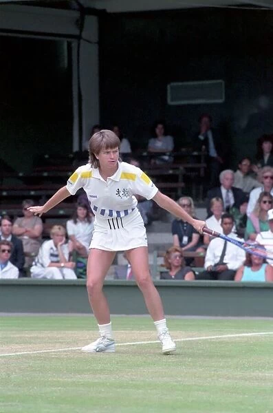 Wimbledon Tennis. Martina Navratilova v. Hanna Mandlikova. July 1989 89-3958-010
