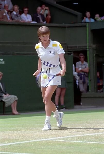 Wimbledon Tennis. Martina Navratilova v. Hanna Mandlikova. July 1989 89-3958-012