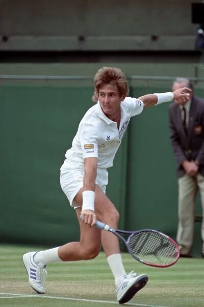 Wimbledon Tennis. Mats Wilander v. Christo Van Rensburg. July 1989 89-3959-012