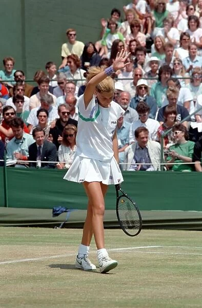 Wimbledon Tennis. Monica seles. Action. June 1989 89-3908-064