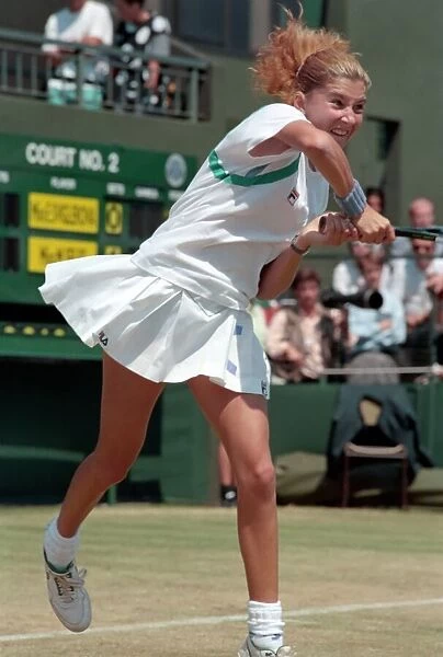 Wimbledon Tennis. Monica seles. Action. June 1989 89-3908-065