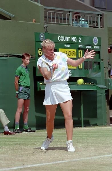 Wimbledon Tennis. Monica seles. Action. June 1989 89-3908-061