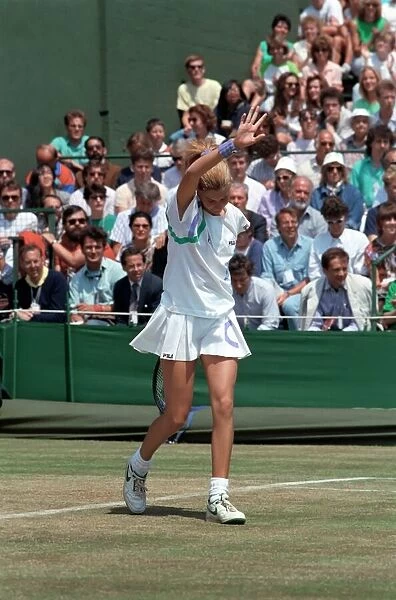 Wimbledon Tennis. Monica seles. Action. June 1989 89-3908-058