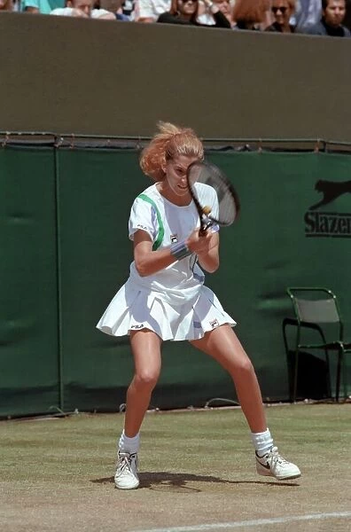 Wimbledon Tennis. Monica seles. Action. June 1989 89-3908-73