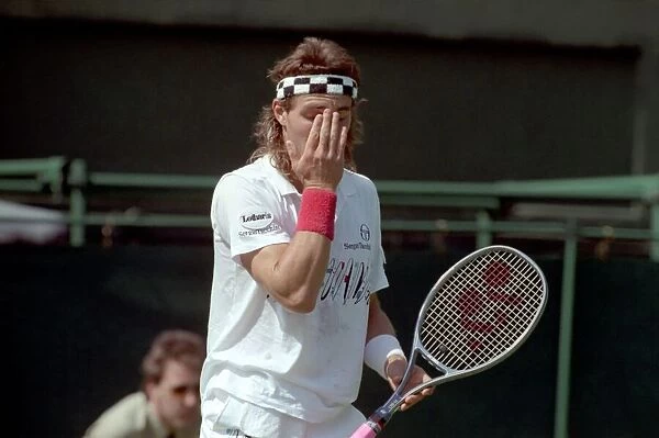 Wimbledon Tennis. (Pat Cash). June 1988 88-3341-003