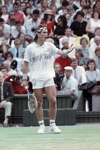 Wimbledon Tennis. Pat Cash. June 1988 88-3488-027