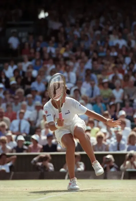 Framed Print : Wimbledon Tennis. Womens Semi Final: Gabriella Sabatini v. Jennifer Capriati Framed Print : Wimbledon Tennis. Womens Semi Final: Gabriella Sabatini v. Jennifer Capriati