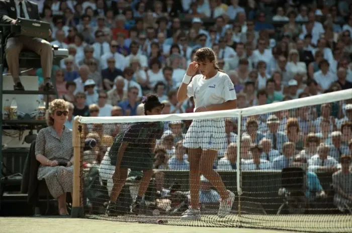 Framed Print : Wimbledon Tennis. Womens Semi Final: Gabriella Sabatini v. Jennifer Capriati