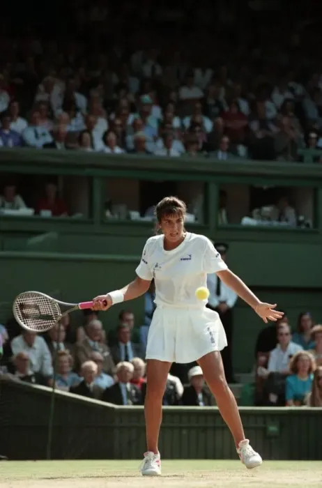 Framed Print : Wimbledon Tennis. Womens Semi Final: Gabriella Sabatini v. Jennifer Capriati Framed Print : Wimbledon Tennis. Womens Semi Final: Gabriella Sabatini v. Jennifer Capriati