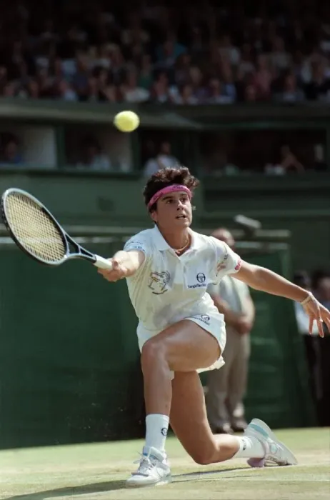 Framed Print : Wimbledon Tennis. Womens Semi Final: Gabriella Sabatini v. Jennifer Capriati Framed Print : Wimbledon Tennis. Womens Semi Final: Gabriella Sabatini v. Jennifer Capriati
