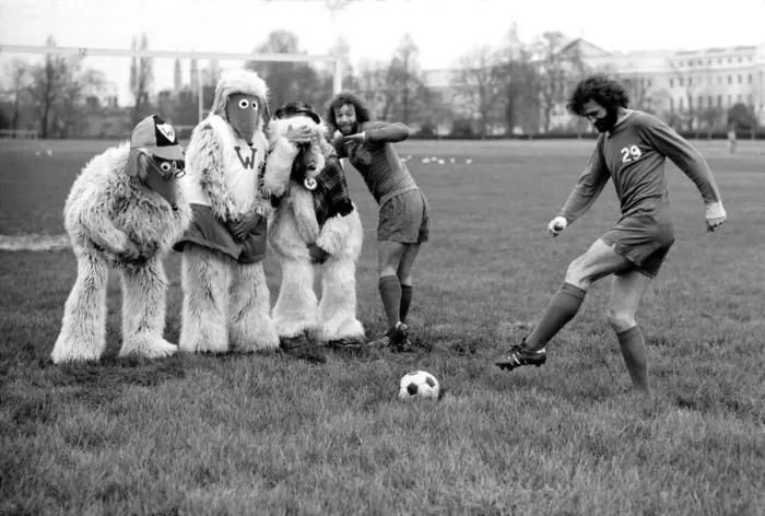 Framed Print : Wimbledon Wombles. January 1975 75-00394-005 Framed Print : Wimbledon Wombles. January 1975 75-00394-005