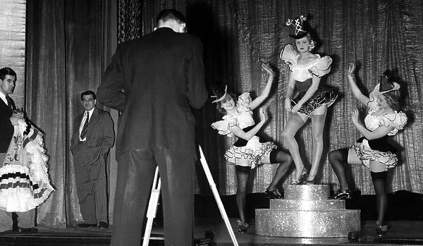Windmill Theatre, Dancers pose for the cameras at the start of the Revuedeville No128