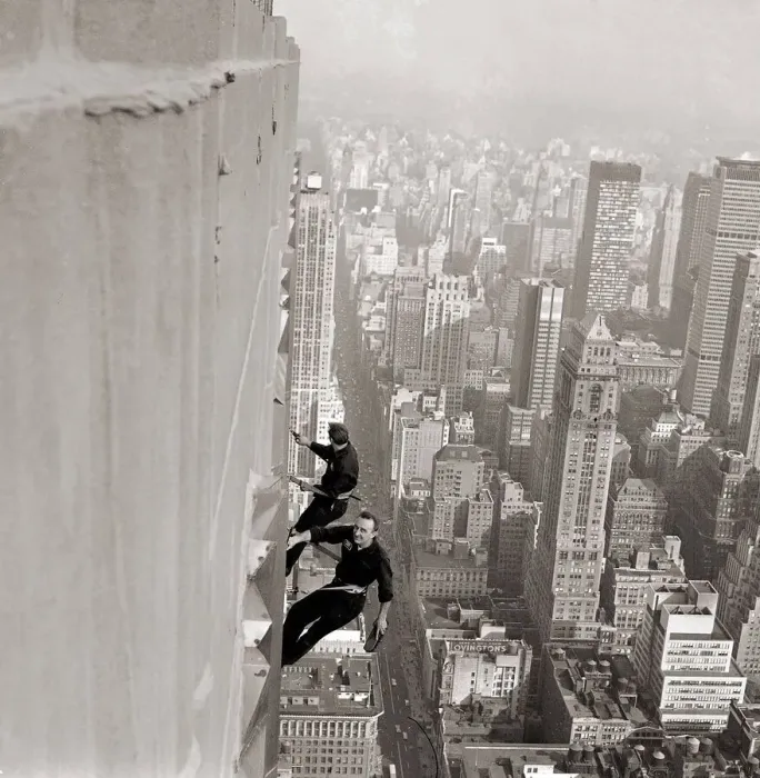 Framed Print : Window Cleaners a 1000 foot above the side walk cleaning December 1964 A©Mirrorpix
