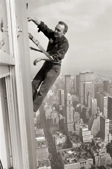Framed Print : Window Cleaners a 1000 foot above the side walk cleaning the windows of the Empire State Framed Print : Window Cleaners a 1000 foot above the side walk cleaning the windows of the Empire State