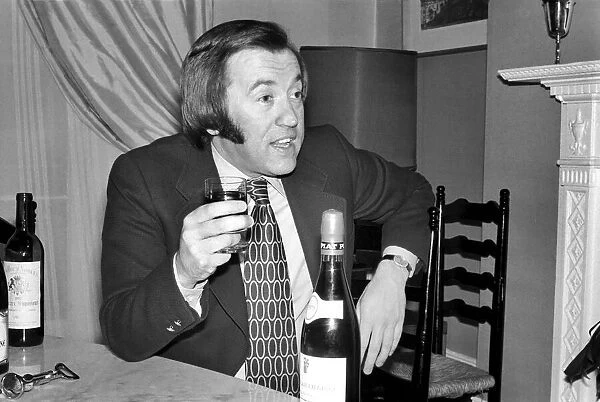 Wine: Mr. David Frost. March 1975 75-01338-003