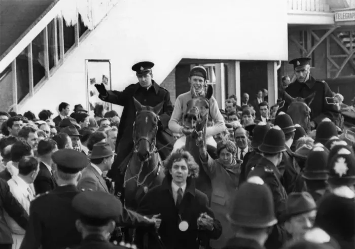 Framed Print : The winner! Twenty-year-old Brian Fletcher rides Red Alligator through the crowds in Framed Print : The winner! Twenty-year-old Brian Fletcher rides Red Alligator through the crowds in