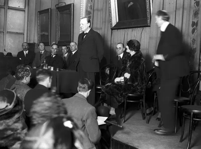 Framed Print : Winston Churchill addressing a meeting in Essex Hall at the Waltham Abbey by election Framed Print : Winston Churchill addressing a meeting in Essex Hall at the Waltham Abbey by election