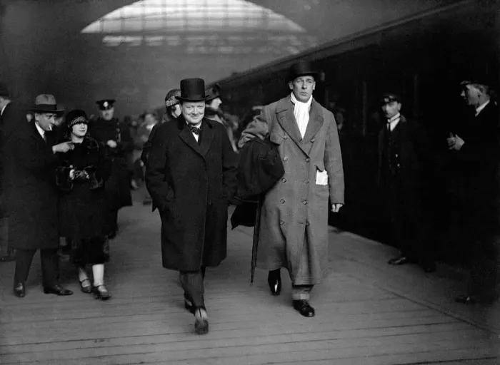 Framed Print : Winston Churchill with Lord Wodehouse at Victoria Train Station en route for Paris