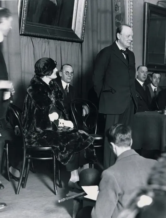 Framed Print : Winston Churchill photographed March 1924 addressing an election campaign meeting with Framed Print : Winston Churchill photographed March 1924 addressing an election campaign meeting with