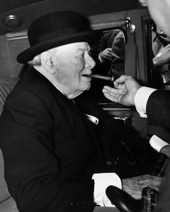 Framed Print : Winston Churchill pictured on his final visit to the House of Commons. 27th July 1964 Framed Print : Winston Churchill pictured on his final visit to the House of Commons. 27th July 1964