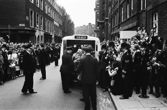 Framed Print : Winston Churchill pictured leaving Middlesex hospital. 23rd August 1962