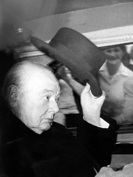 Framed Print : Winston Churchill - September 1959 arriving at the Houses of Parliament to give his Framed Print : Winston Churchill - September 1959 arriving at the Houses of Parliament to give his