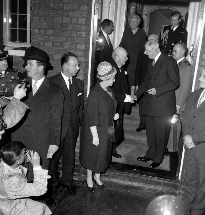 Framed Print : Winston Churchill- September 1959 saying goodbye to President DeGaulle at his Hyde Park