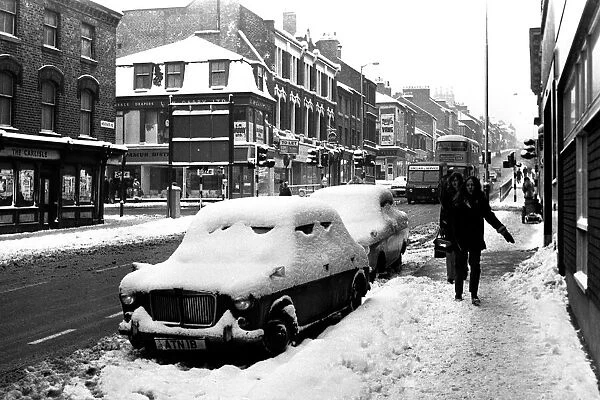 Winter weather 1972. Heavy snow on Westgate Road, Newcastle. 01  /  02  /  72
