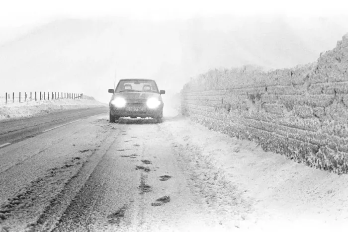 Framed Print : Winter Weather - Snow Scenes 15 February 1986 - Rural scene in Northumberland