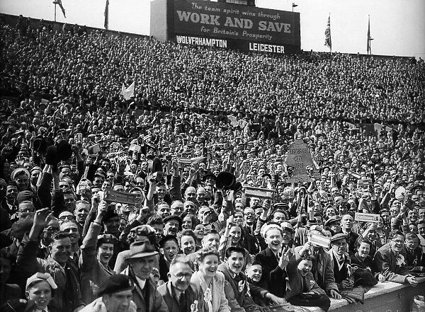 Wolerhampton v Leicester FA Cup Final 1949 crowds at Wembley