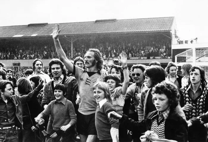 Framed Print : Wolverhampton Wanderers v. Leeds. Fans mob Derek Dougan after his last match for Wolves Framed Print : Wolverhampton Wanderers v. Leeds. Fans mob Derek Dougan after his last match for Wolves