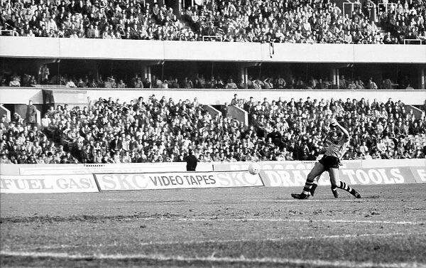 Wolverhampton Wanderers v. Manchester United. Feburary 1984 MF14-12-027 The final score