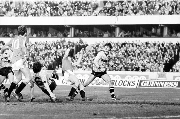 Wolverhampton Wanderers v. Manchester United. Feburary 1984 MF14-12-017 The final score