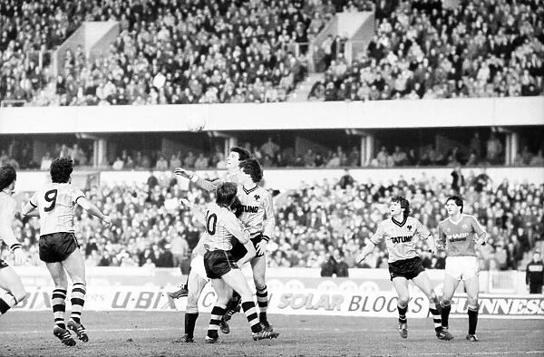 Wolverhampton Wanderers v. Manchester United. Feburary 1984 MF14-12-006 The final score