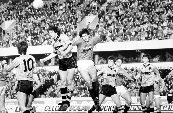 Wolverhampton Wanderers v. Manchester United. Feburary 1984 MF14-12-021 The final score