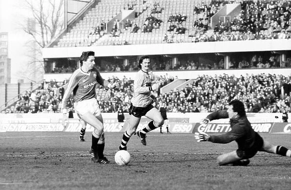 Wolverhampton Wanderers v. Manchester United. Feburary 1984 MF14-12-037 The final score